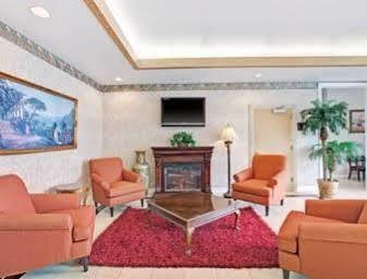 Hotel Ramada By Wyndham Flemington Esterno foto